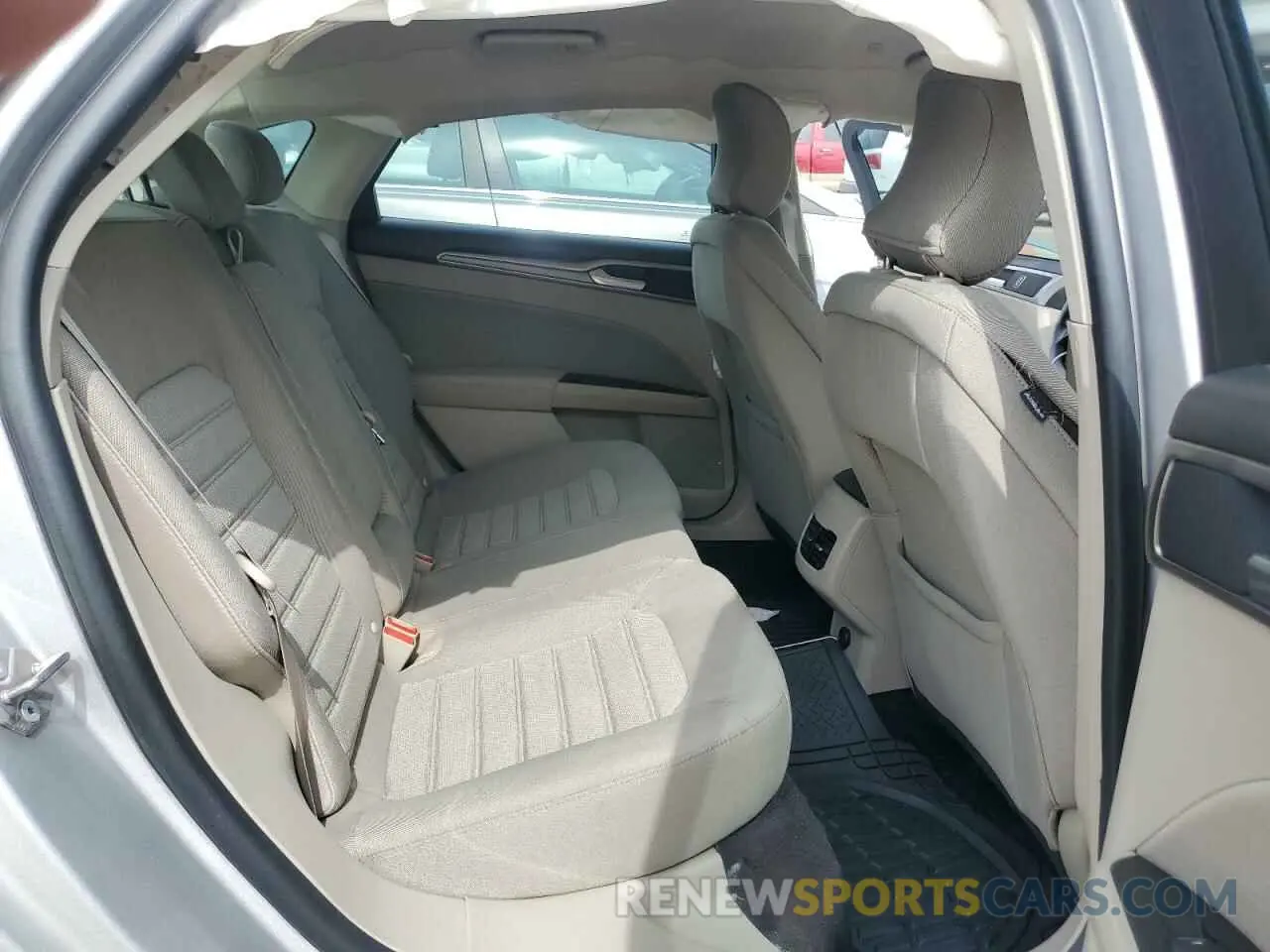 11 Фотография поврежденного автомобиля 3FA6P0LU1KR272571 FORD FUSION 2019