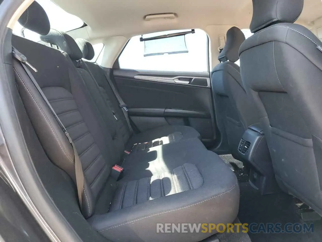10 Photograph of a damaged car 3FA6P0LU2KR106477 FORD FUSION 2019