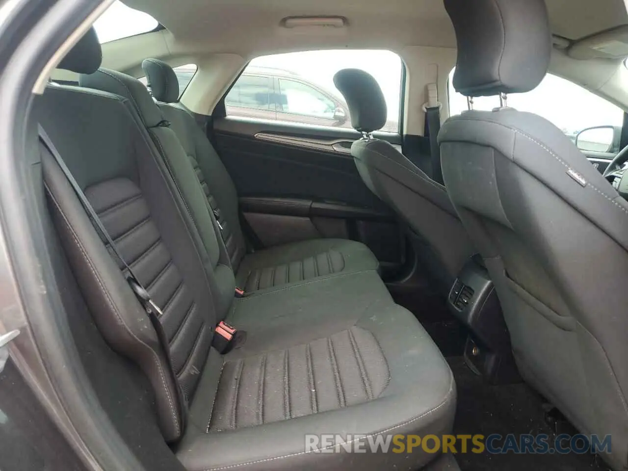 10 Фотография поврежденного автомобиля 3FA6P0LU2KR163620 FORD FUSION 2019