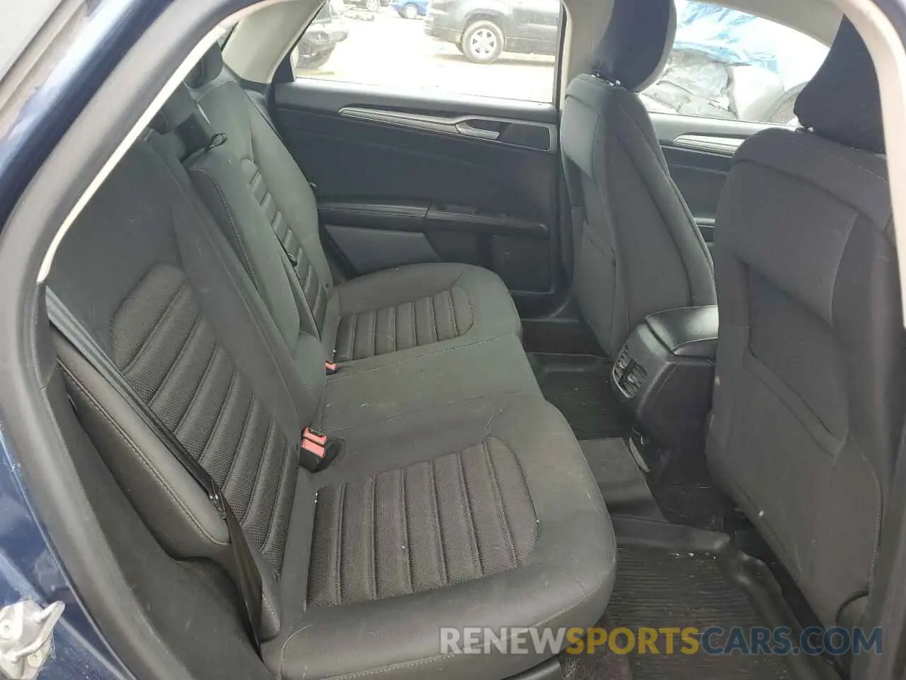 10 Фотография поврежденного автомобиля 3FA6P0LU2KR168154 FORD FUSION 2019