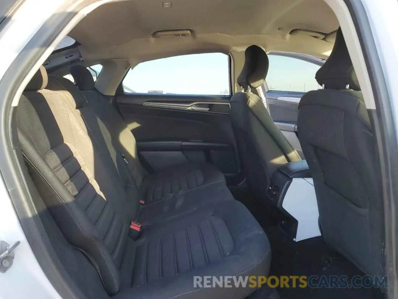 11 Photograph of a damaged car 3FA6P0LU2KR179056 FORD FUSION 2019