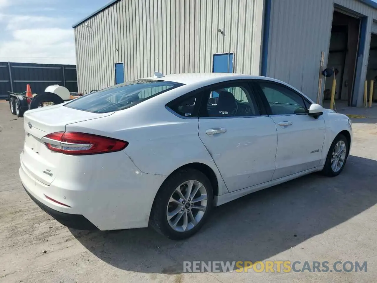 3 Photograph of a damaged car 3FA6P0LU2KR261627 FORD FUSION 2019
