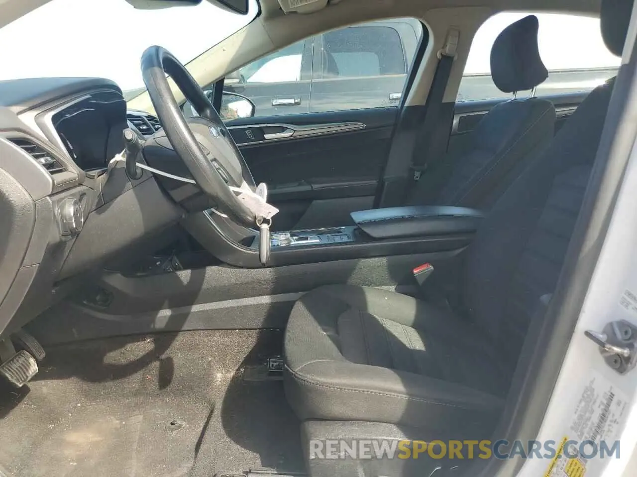 7 Photograph of a damaged car 3FA6P0LU2KR261627 FORD FUSION 2019