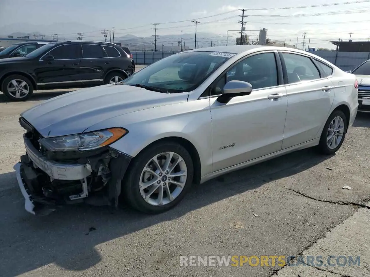 1 Photograph of a damaged car 3FA6P0LU2KR261708 FORD FUSION 2019