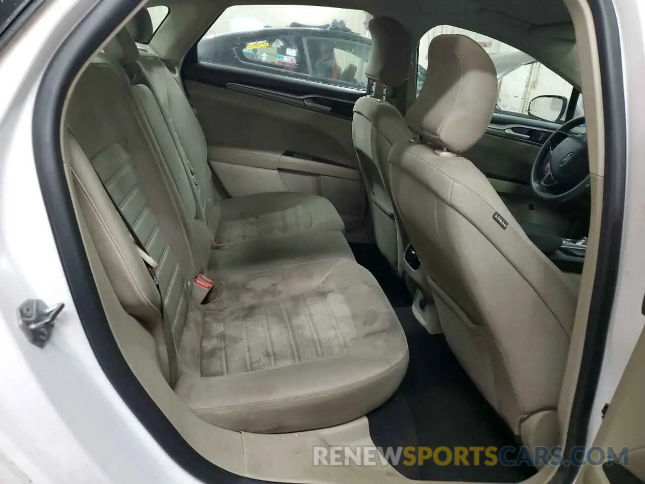 10 Photograph of a damaged car 3FA6P0LU2KR273471 FORD FUSION 2019