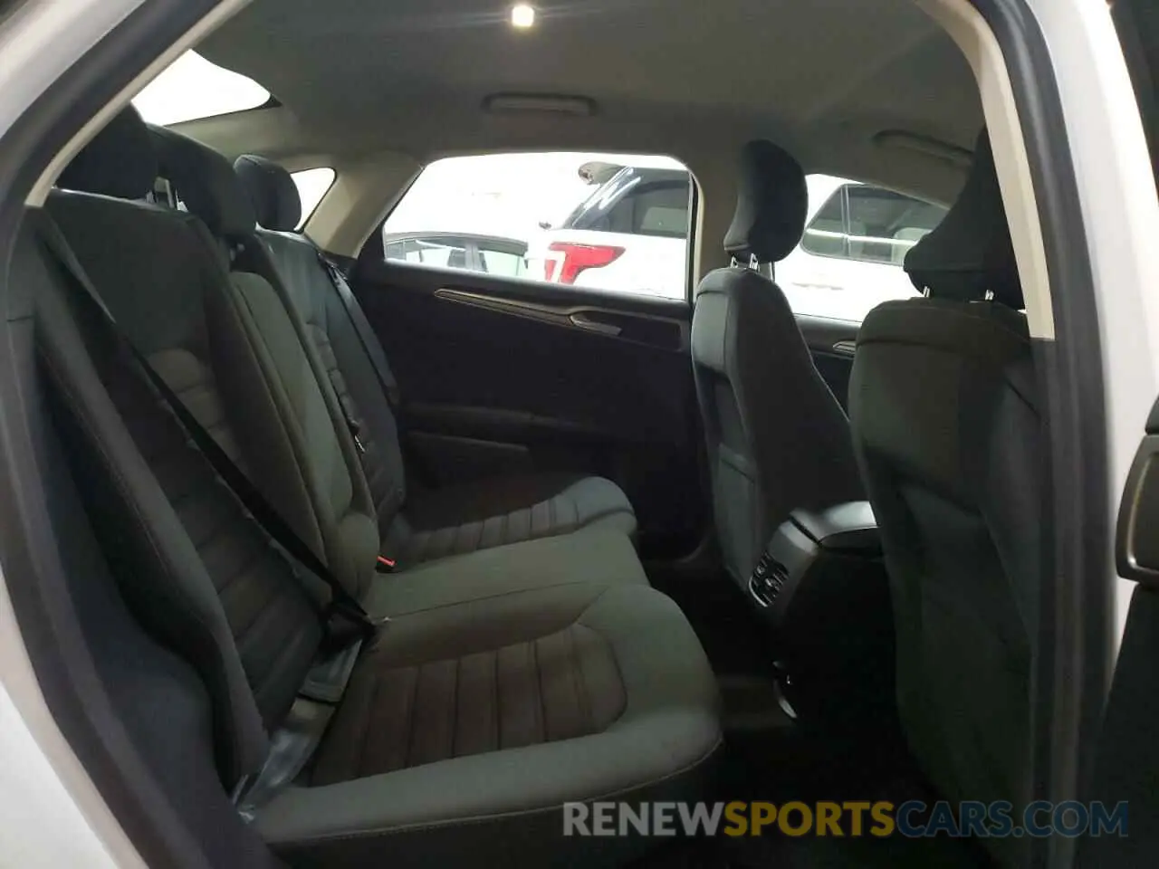 10 Photograph of a damaged car 3FA6P0LU2KR285104 FORD FUSION 2019