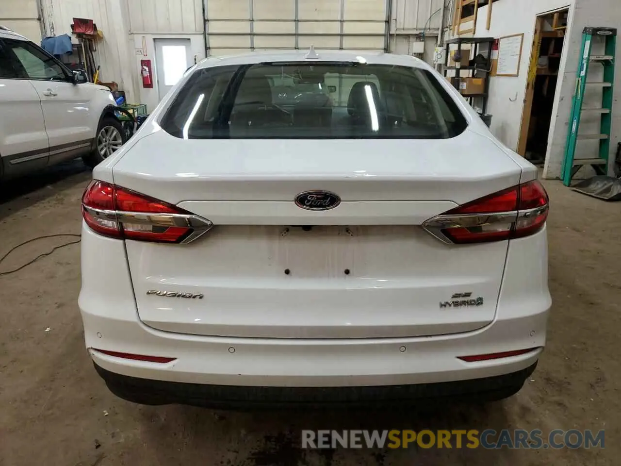 6 Photograph of a damaged car 3FA6P0LU2KR285104 FORD FUSION 2019