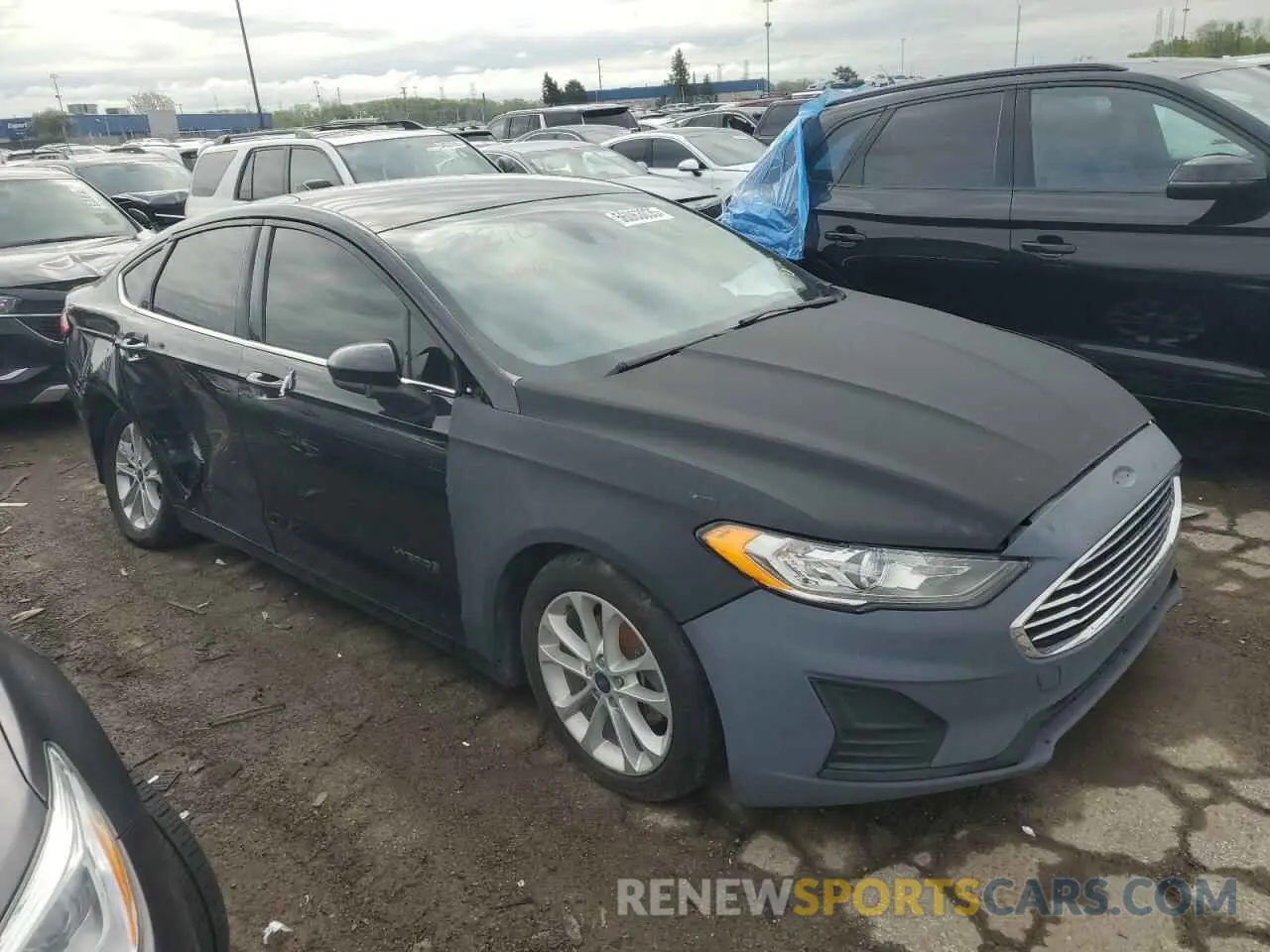 4 Photograph of a damaged car 3FA6P0LU3KR167210 FORD FUSION 2019