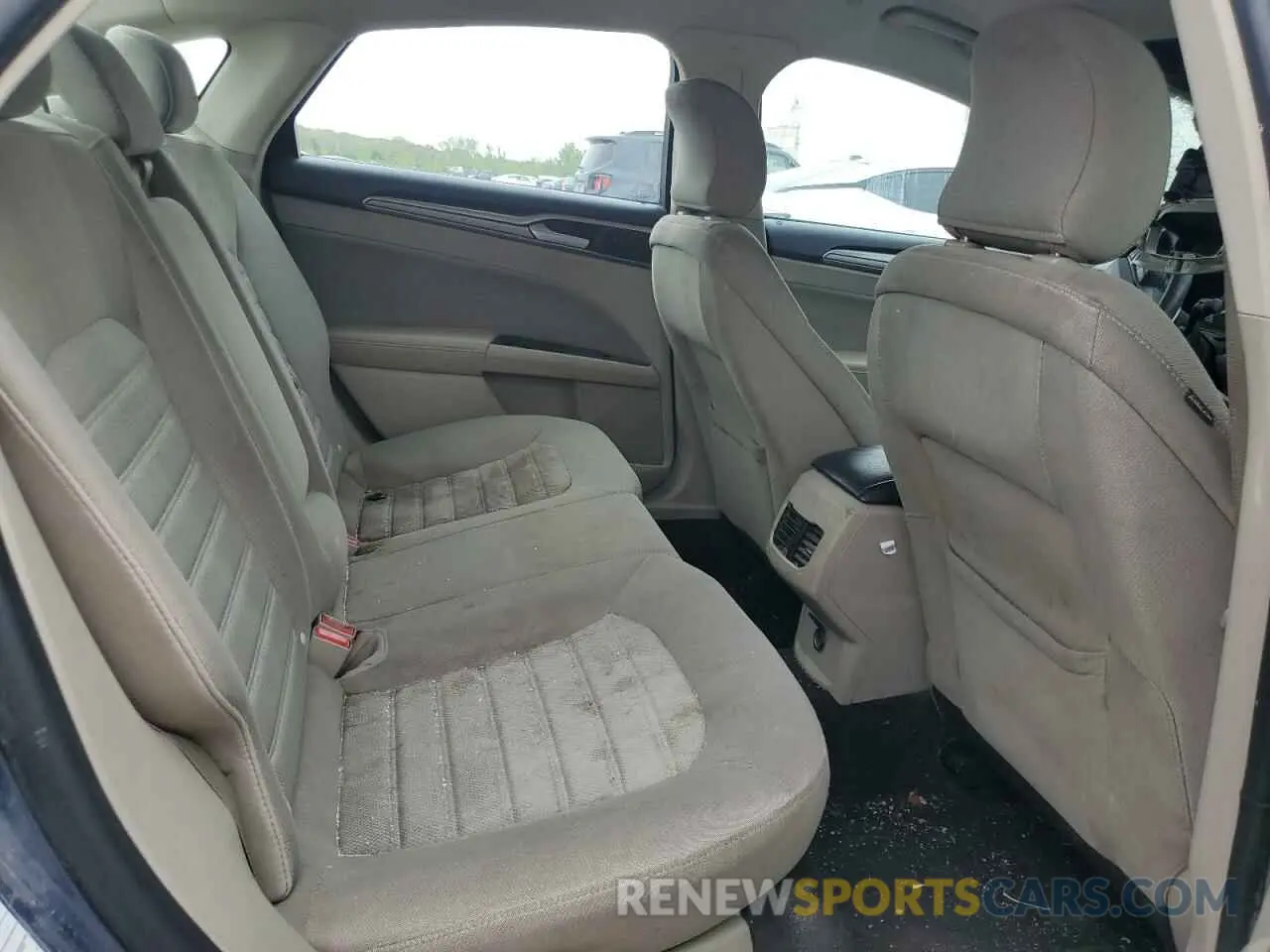 10 Фотография поврежденного автомобиля 3FA6P0LU3KR241029 FORD FUSION 2019