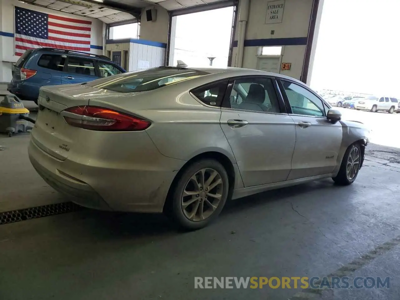 3 Photograph of a damaged car 3FA6P0LU3KR272121 FORD FUSION 2019