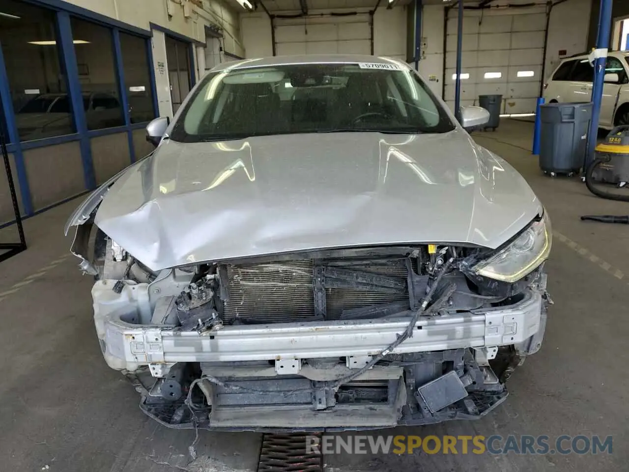 5 Photograph of a damaged car 3FA6P0LU3KR272121 FORD FUSION 2019