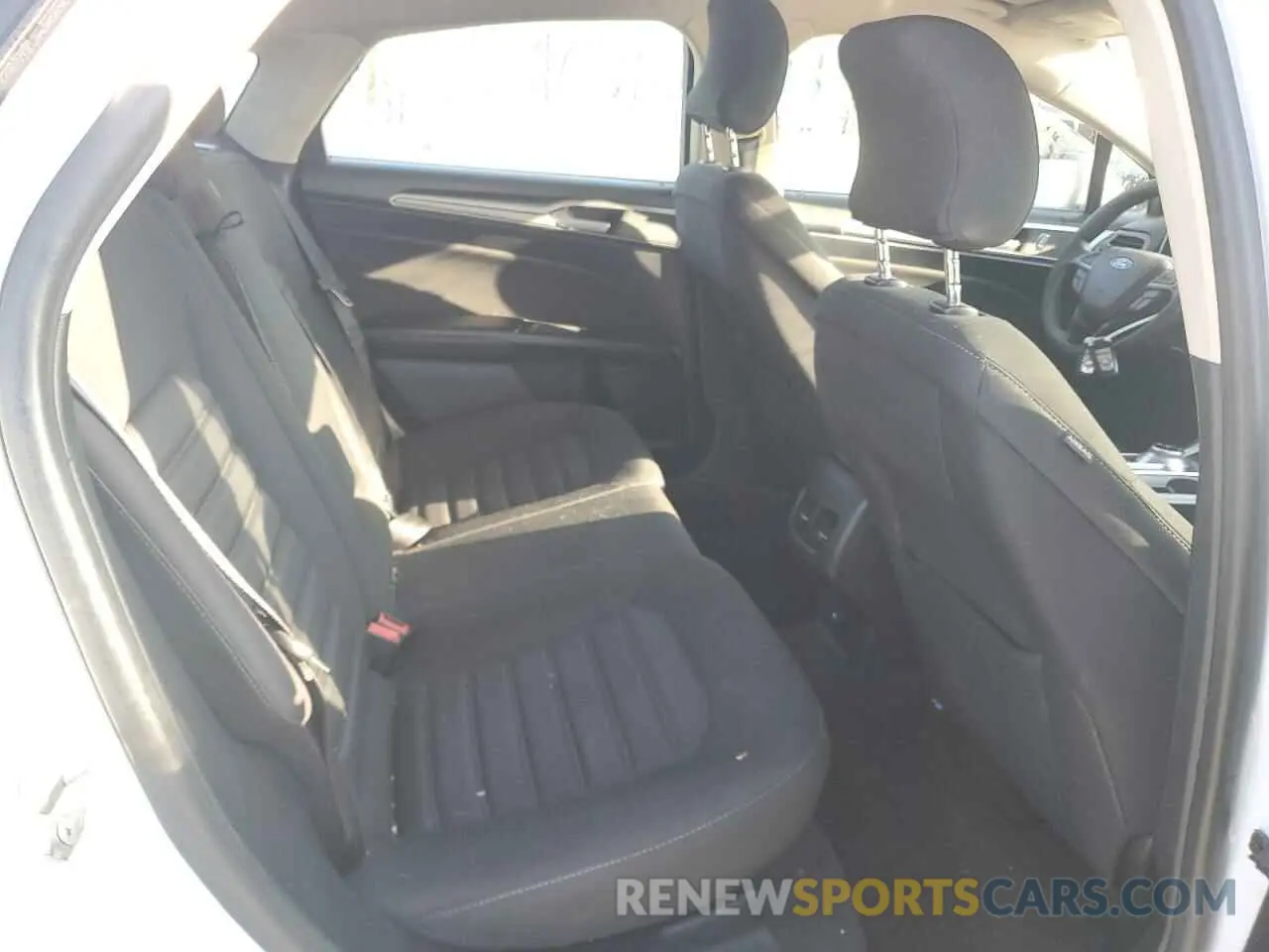 10 Фотография поврежденного автомобиля 3FA6P0LU4KR139982 FORD FUSION 2019