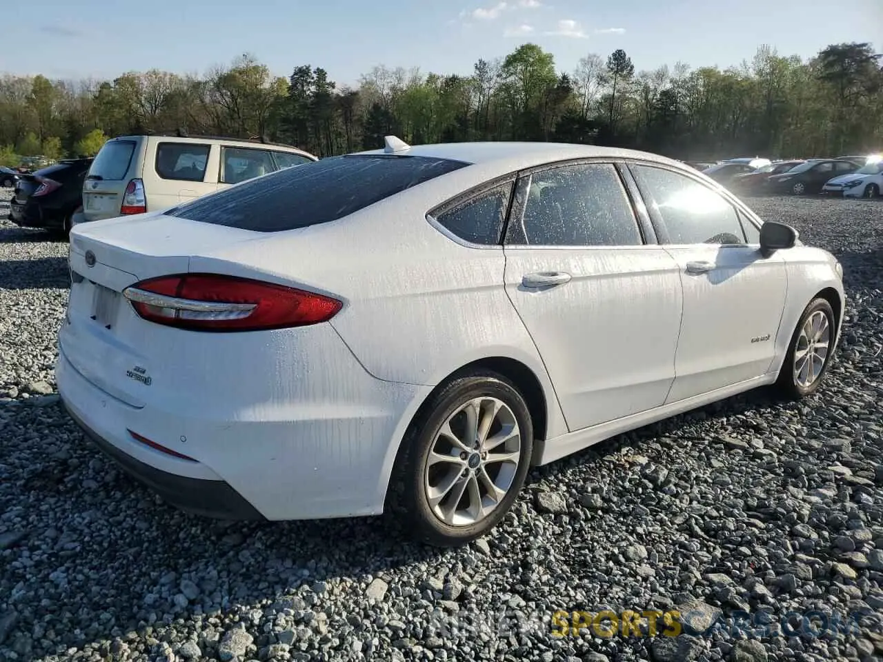 3 Фотография поврежденного автомобиля 3FA6P0LU4KR139982 FORD FUSION 2019
