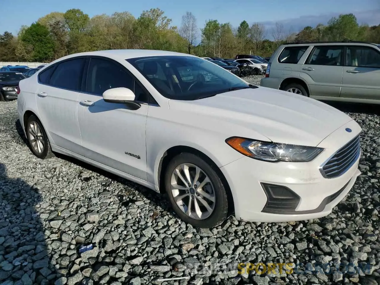 4 Фотография поврежденного автомобиля 3FA6P0LU4KR139982 FORD FUSION 2019