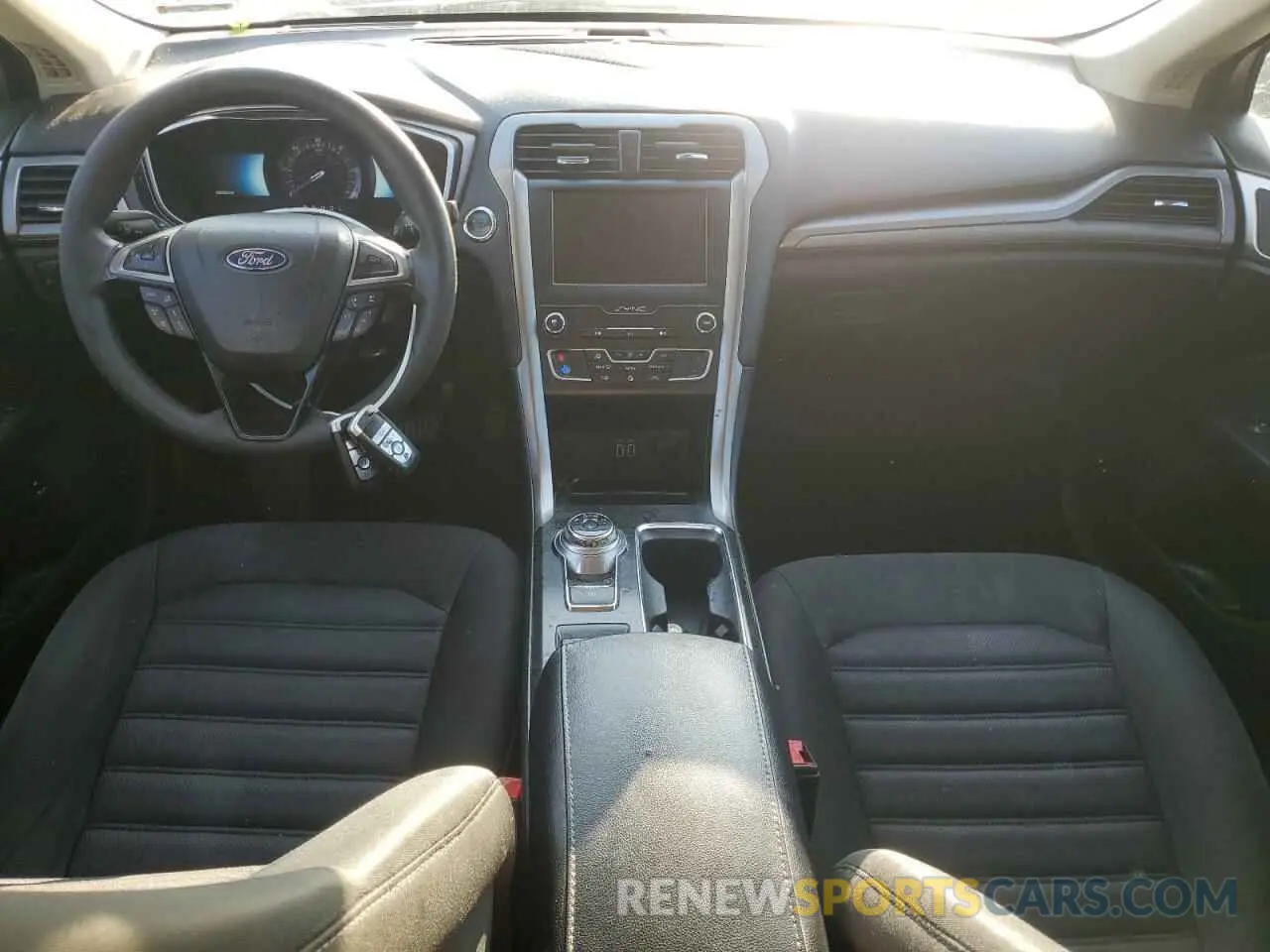 8 Фотография поврежденного автомобиля 3FA6P0LU4KR139982 FORD FUSION 2019