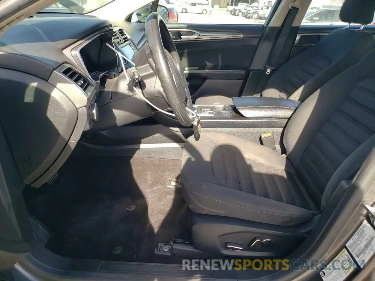 7 Photograph of a damaged car 3FA6P0LU4KR143708 FORD FUSION 2019