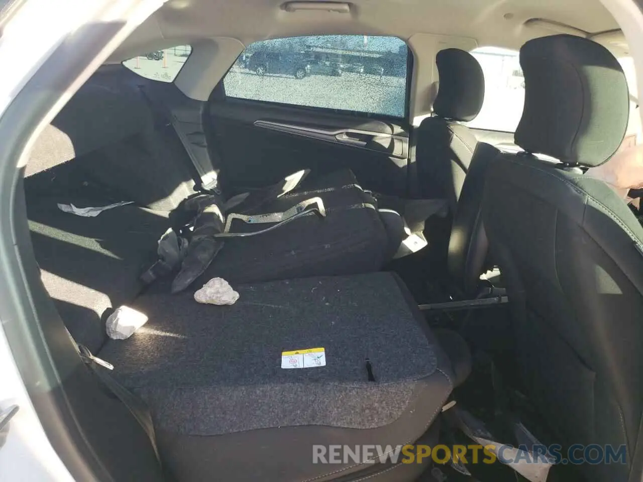 10 Photograph of a damaged car 3FA6P0LU4KR263315 FORD FUSION 2019