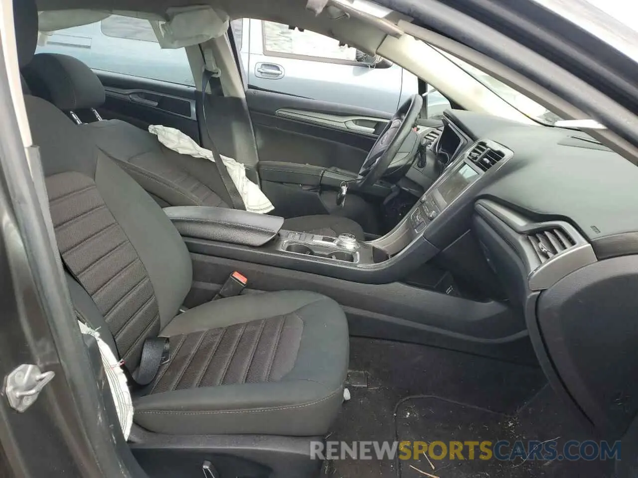 7 Фотография поврежденного автомобиля 3FA6P0LU4KR274282 FORD FUSION 2019