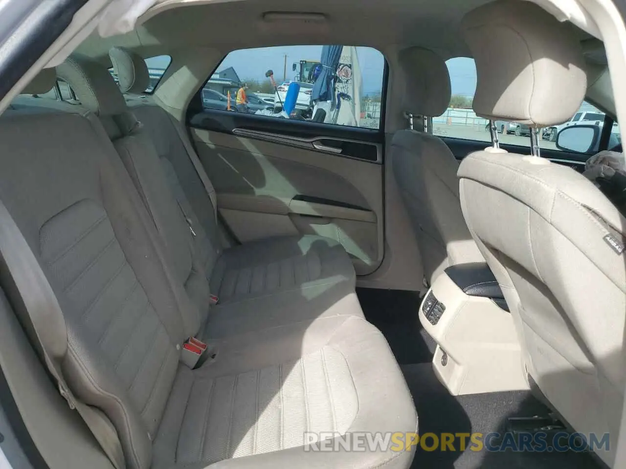 11 Photograph of a damaged car 3FA6P0LU4KR277683 FORD FUSION 2019