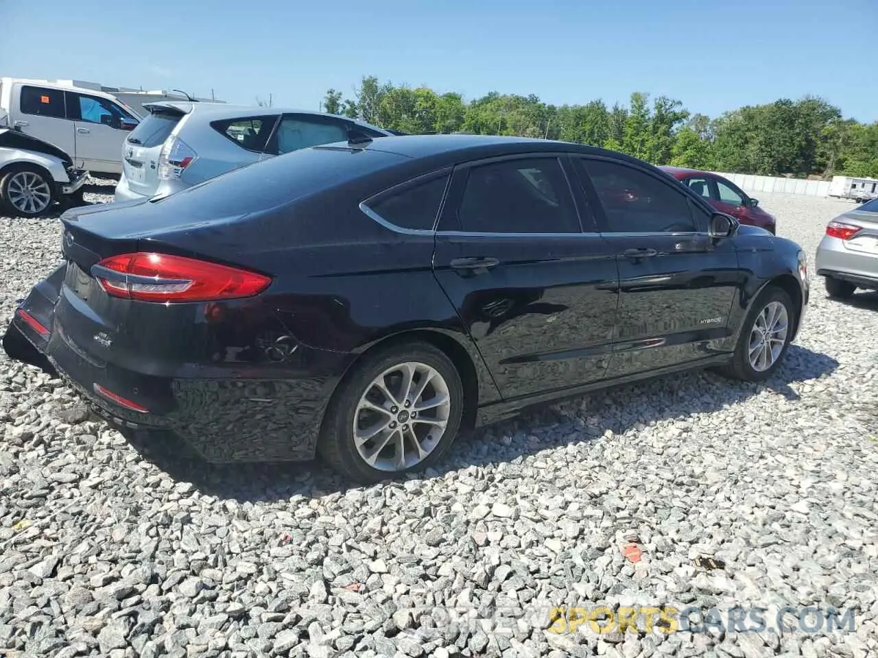 3 Photograph of a damaged car 3FA6P0LU5KR121068 FORD FUSION 2019