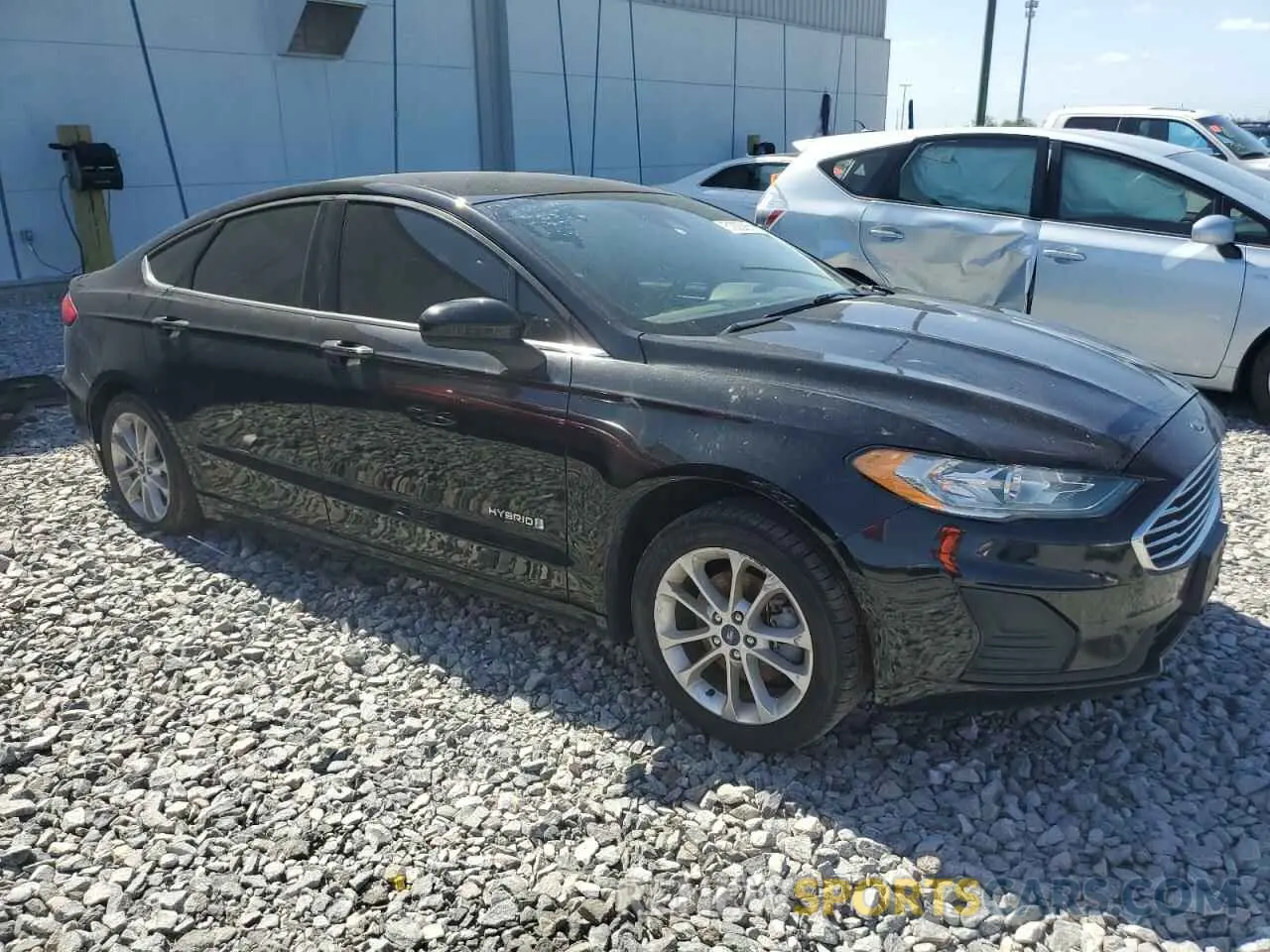 4 Photograph of a damaged car 3FA6P0LU5KR121068 FORD FUSION 2019