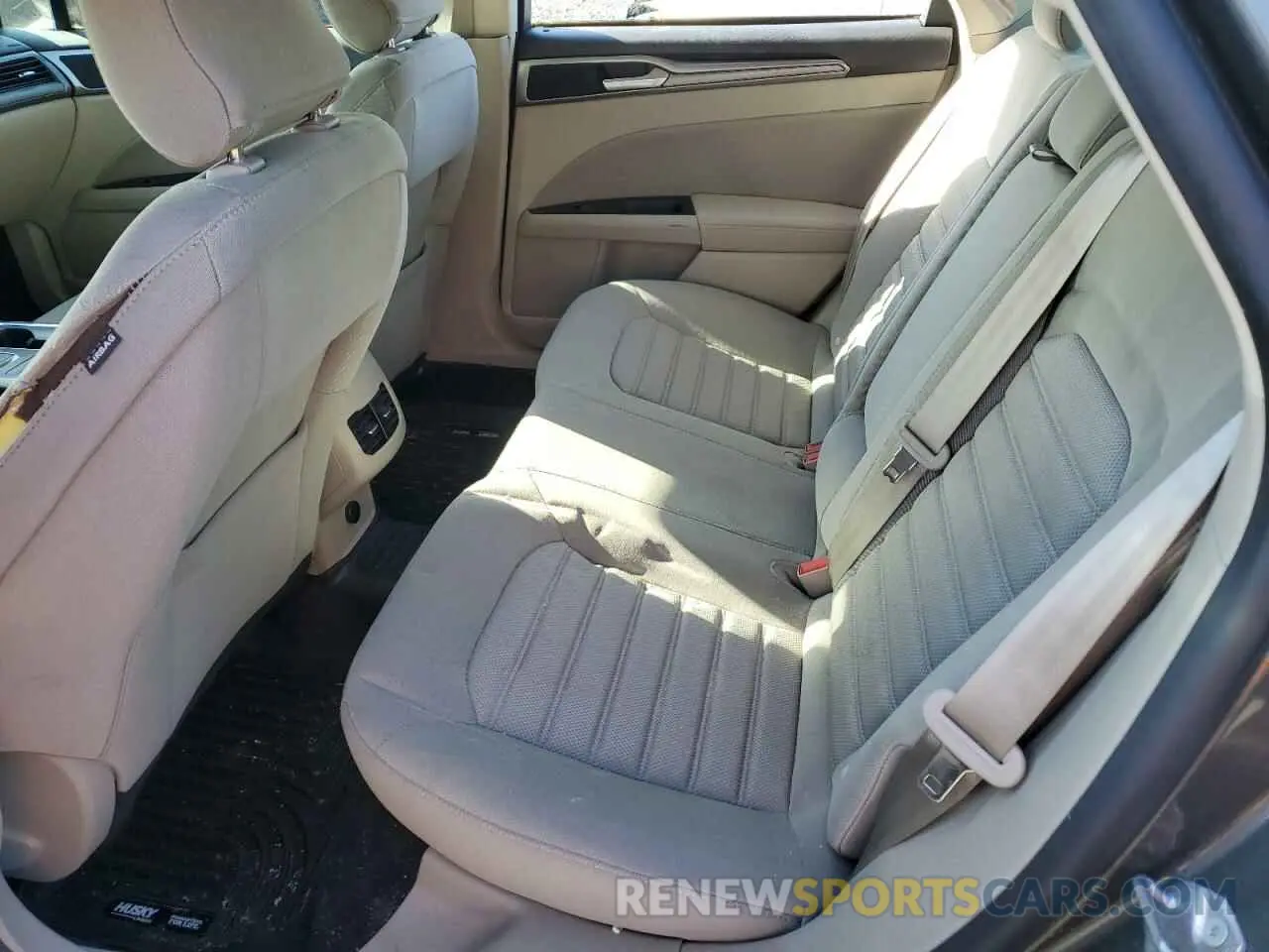 10 Фотография поврежденного автомобиля 3FA6P0LU5KR221882 FORD FUSION 2019