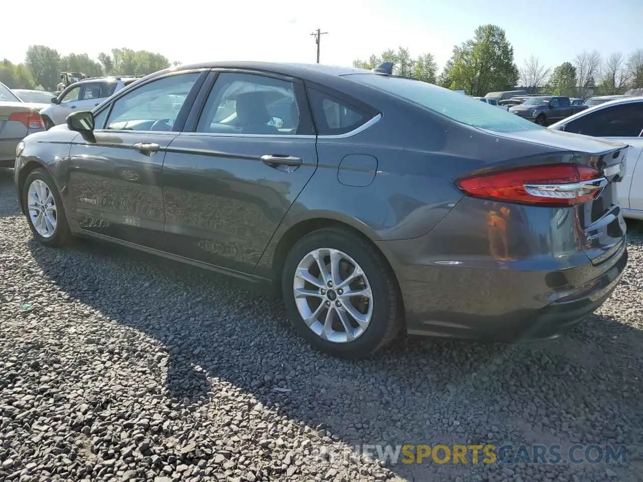2 Фотография поврежденного автомобиля 3FA6P0LU5KR221882 FORD FUSION 2019