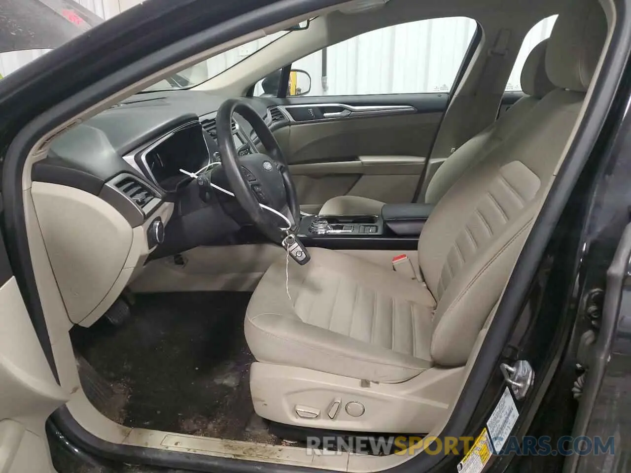7 Photograph of a damaged car 3FA6P0LU6KR100813 FORD FUSION 2019