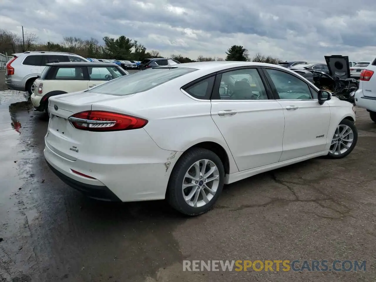 3 Photograph of a damaged car 3FA6P0LU6KR101556 FORD FUSION 2019