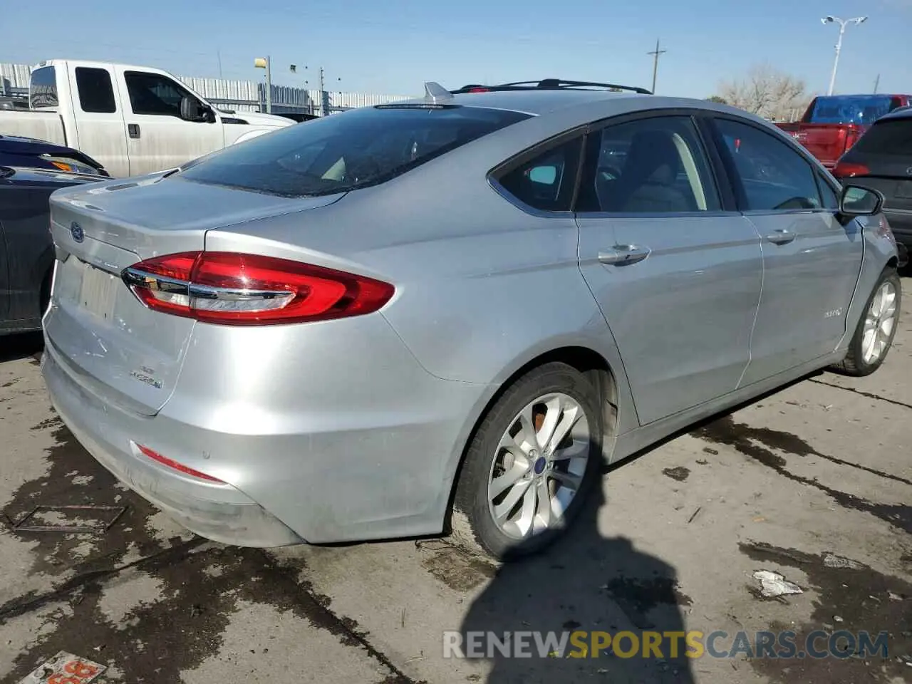 3 Фотография поврежденного автомобиля 3FA6P0LU6KR106420 FORD FUSION 2019