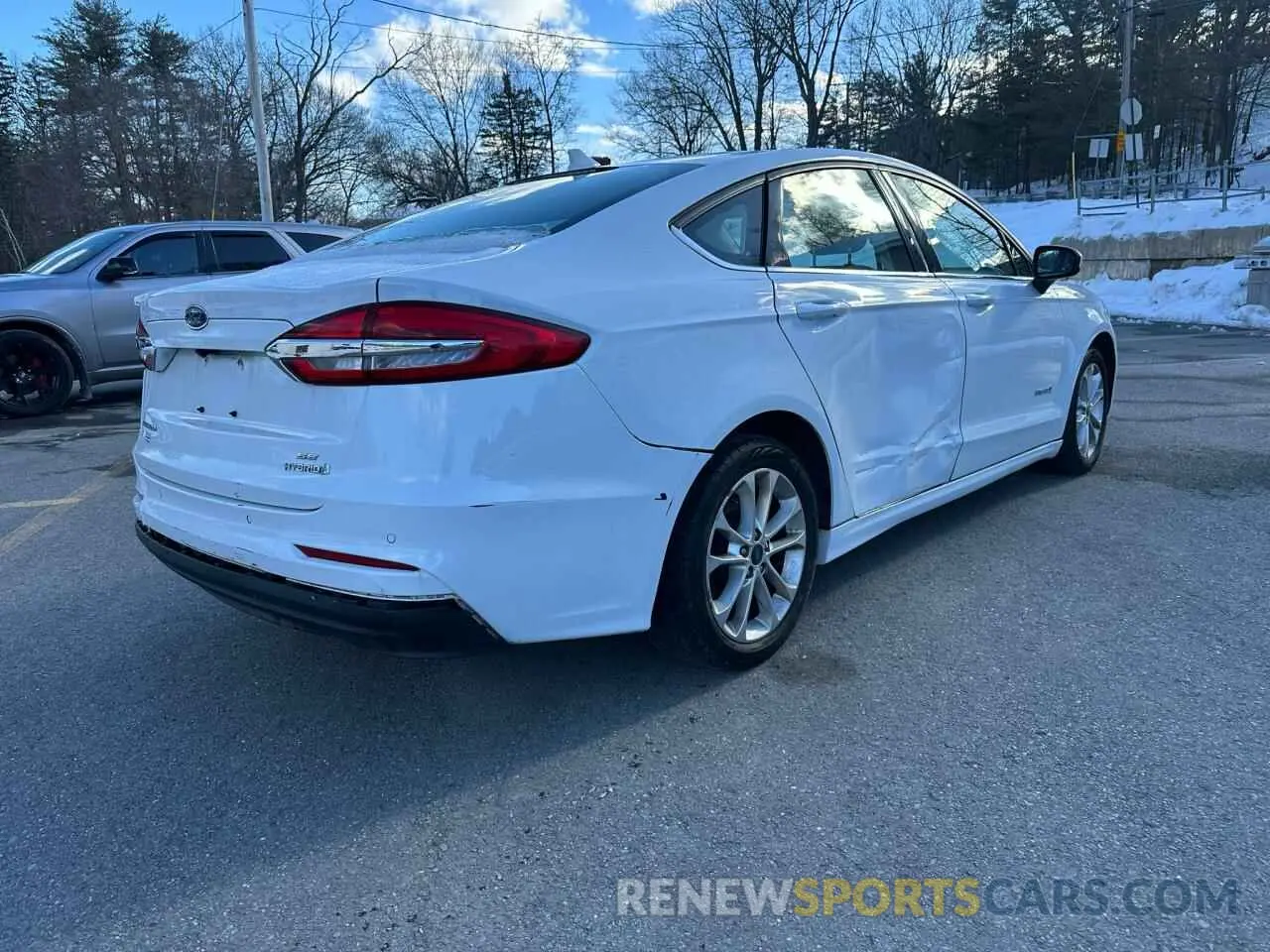 3 Фотография поврежденного автомобиля 3FA6P0LU6KR120866 FORD FUSION 2019