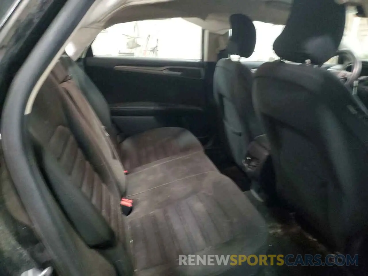 10 Photograph of a damaged car 3FA6P0LU7KR139717 FORD FUSION 2019