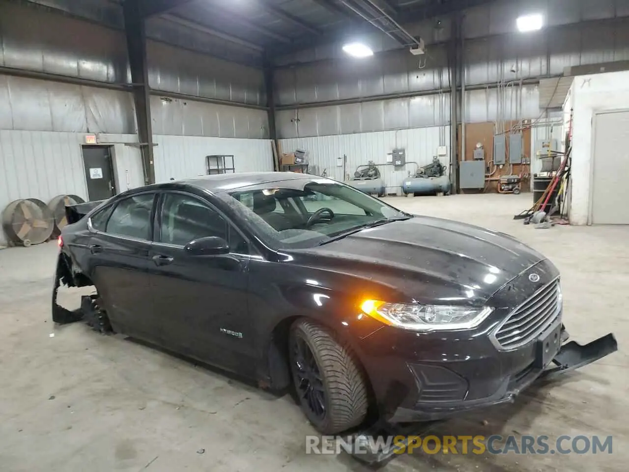 4 Photograph of a damaged car 3FA6P0LU7KR139717 FORD FUSION 2019
