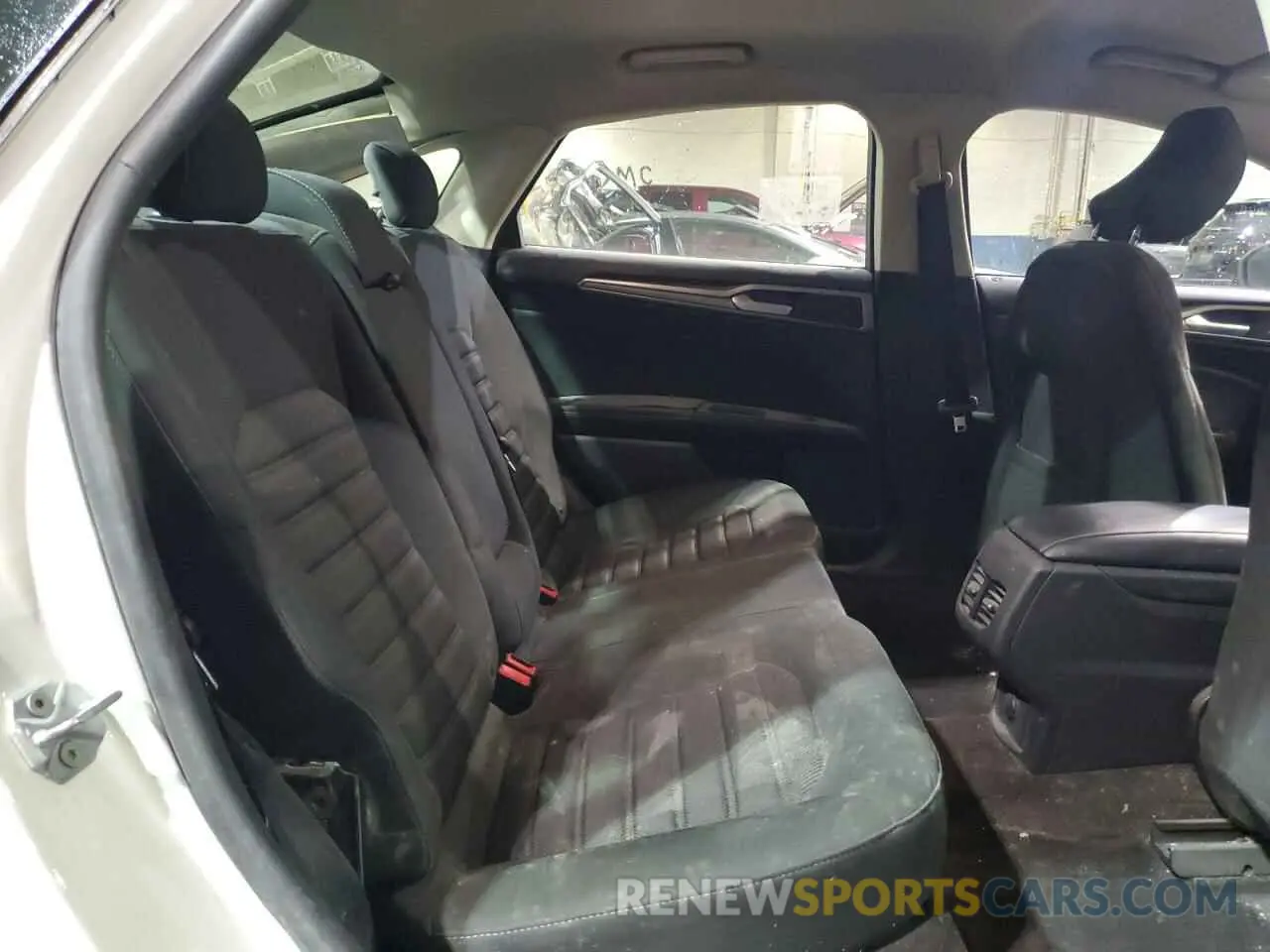 10 Фотография поврежденного автомобиля 3FA6P0LU7KR167615 FORD FUSION 2019
