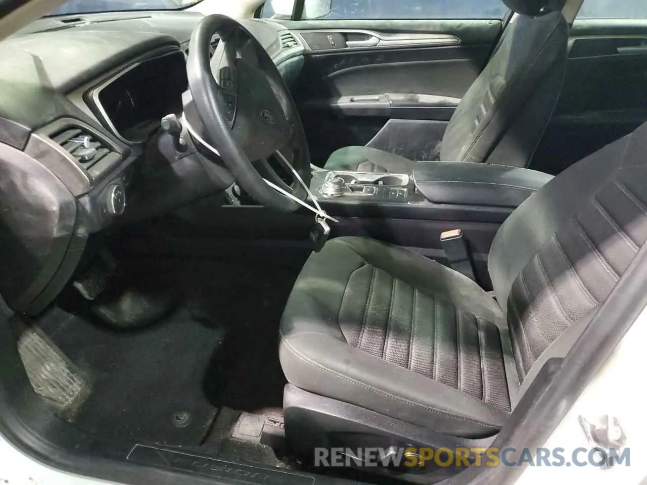 7 Фотография поврежденного автомобиля 3FA6P0LU7KR167615 FORD FUSION 2019