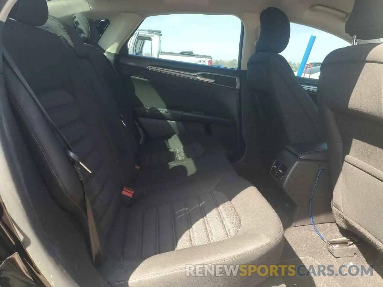 10 Photograph of a damaged car 3FA6P0LU7KR198993 FORD FUSION 2019