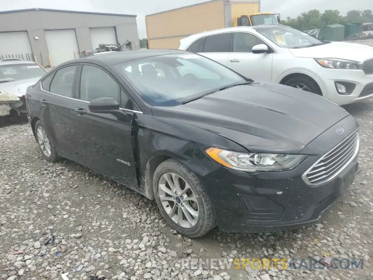 4 Photograph of a damaged car 3FA6P0LU7KR205263 FORD FUSION 2019