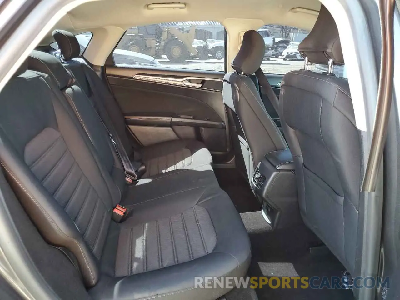 10 Photograph of a damaged car 3FA6P0LU7KR208809 FORD FUSION 2019