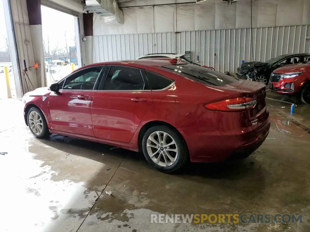 2 Photograph of a damaged car 3FA6P0LU7KR225576 FORD FUSION 2019