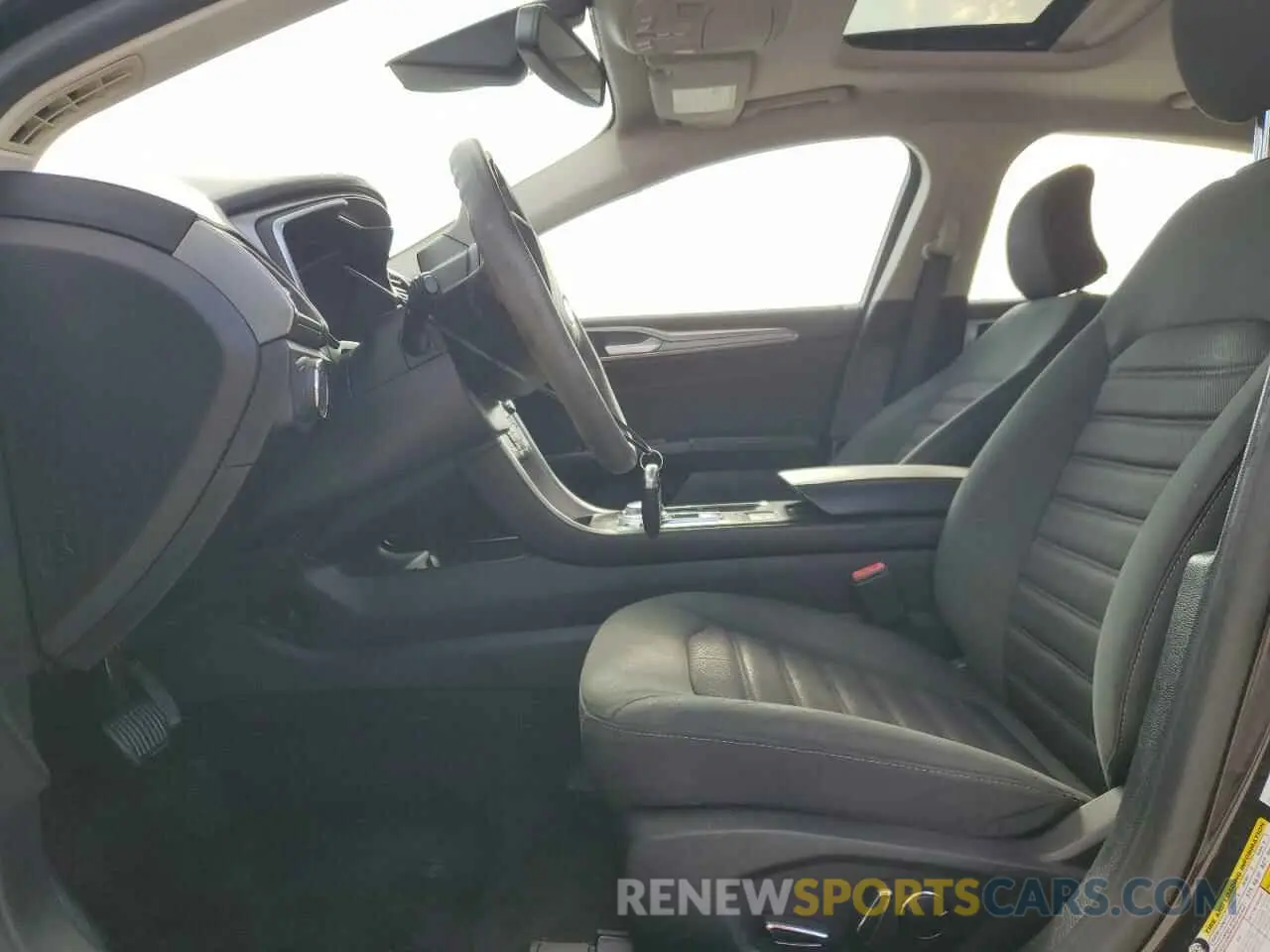 7 Фотография поврежденного автомобиля 3FA6P0LU8KR118293 FORD FUSION 2019