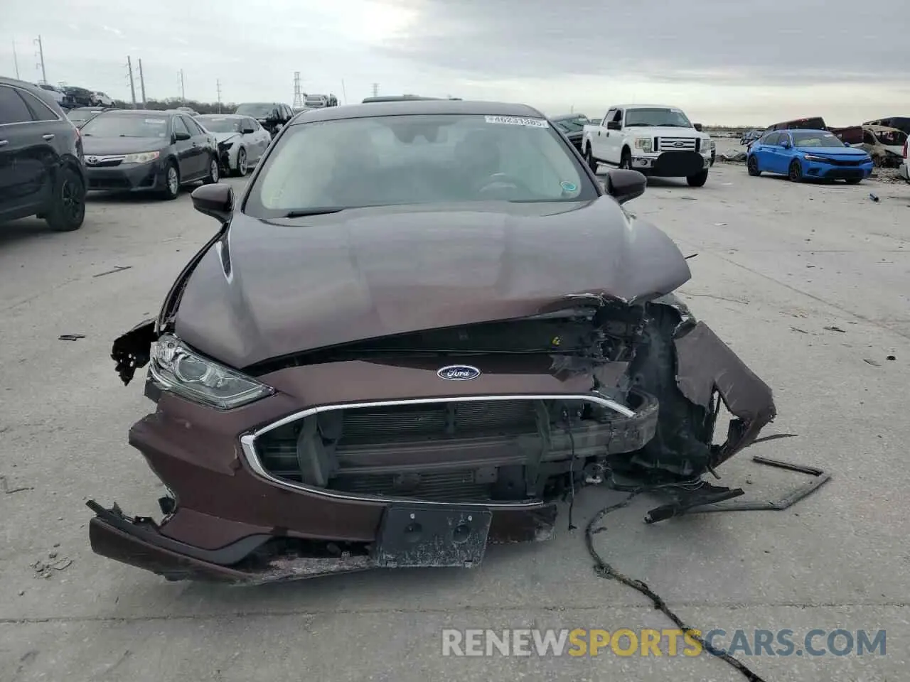 5 Photograph of a damaged car 3FA6P0LU8KR174492 FORD FUSION 2019