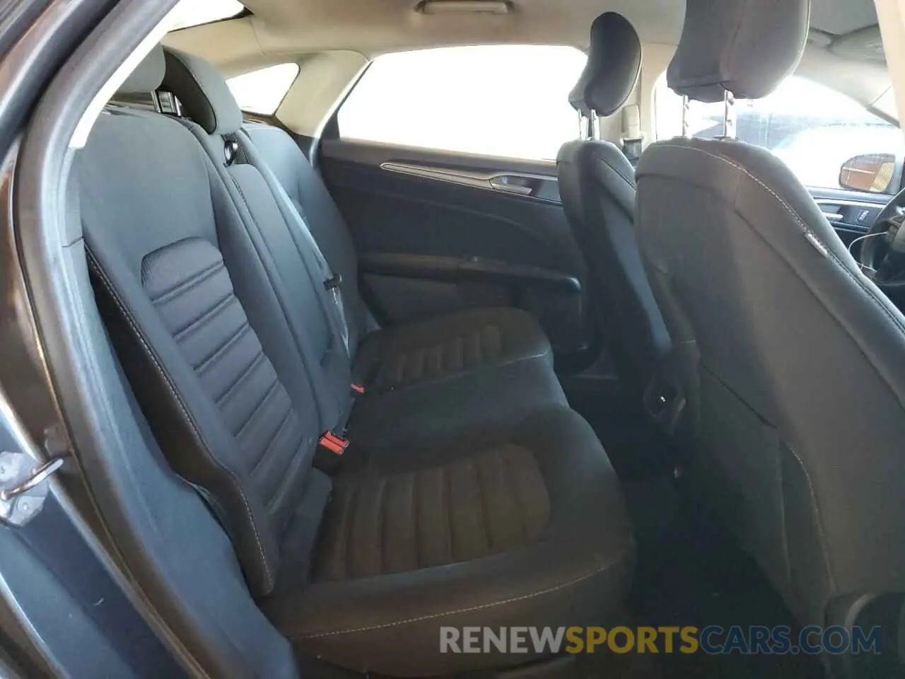 10 Photograph of a damaged car 3FA6P0LU9KR104774 FORD FUSION 2019