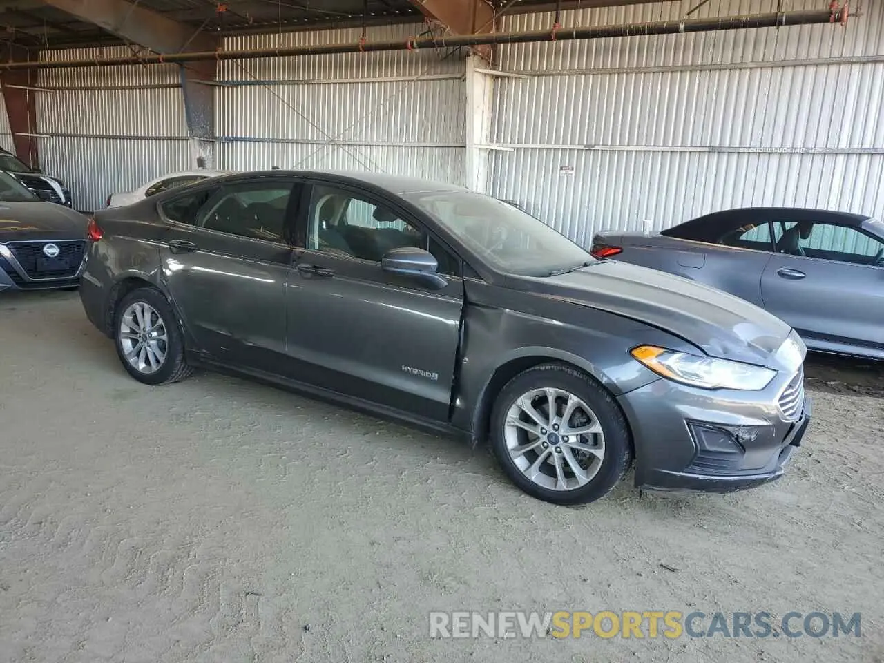 4 Photograph of a damaged car 3FA6P0LU9KR104774 FORD FUSION 2019