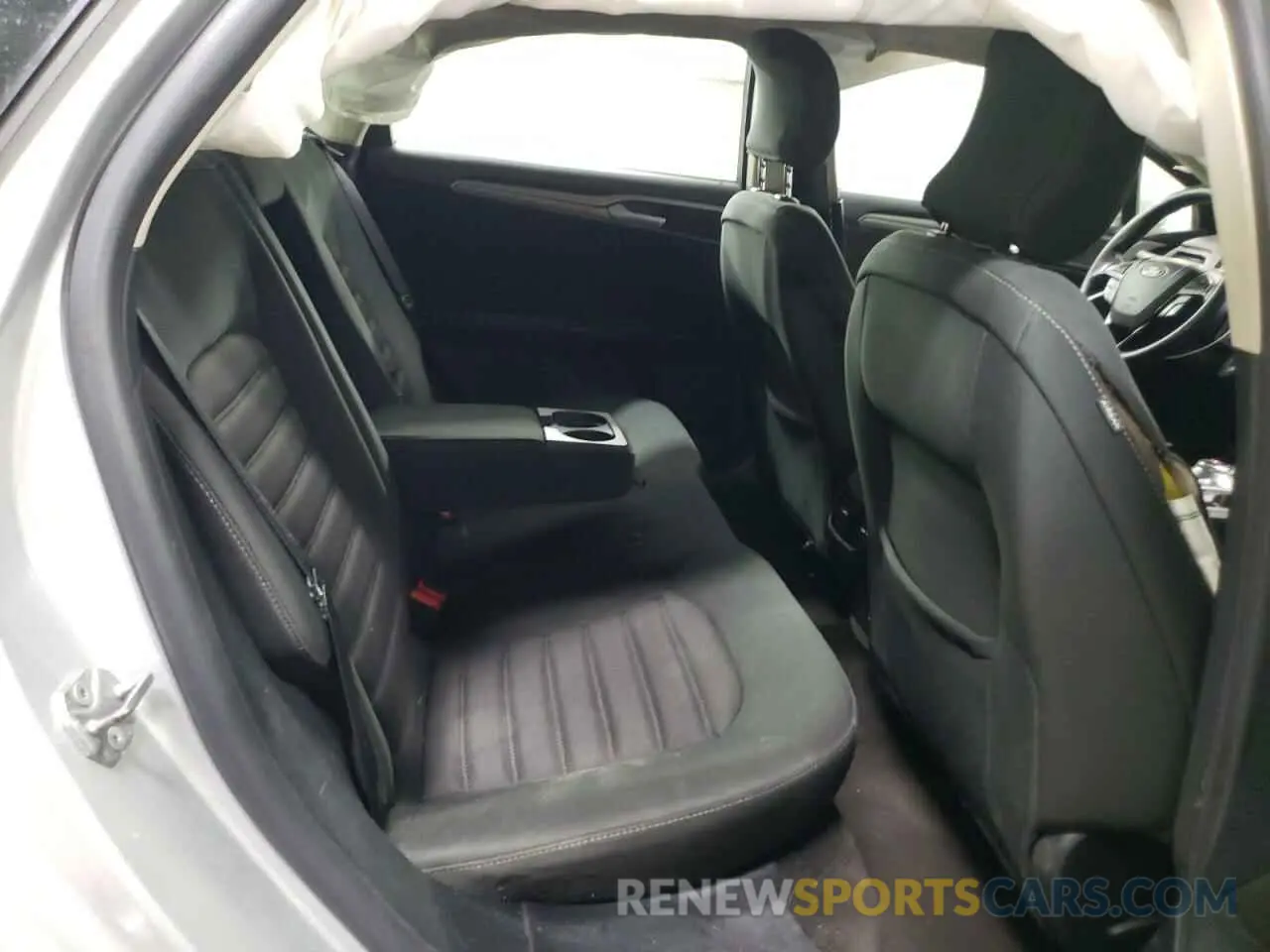 10 Фотография поврежденного автомобиля 3FA6P0LU9KR143882 FORD FUSION 2019