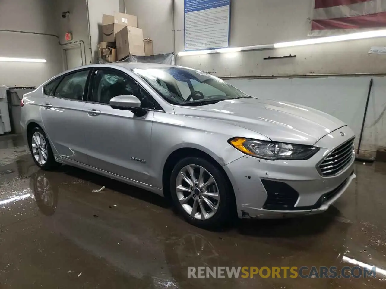 4 Фотография поврежденного автомобиля 3FA6P0LU9KR143882 FORD FUSION 2019