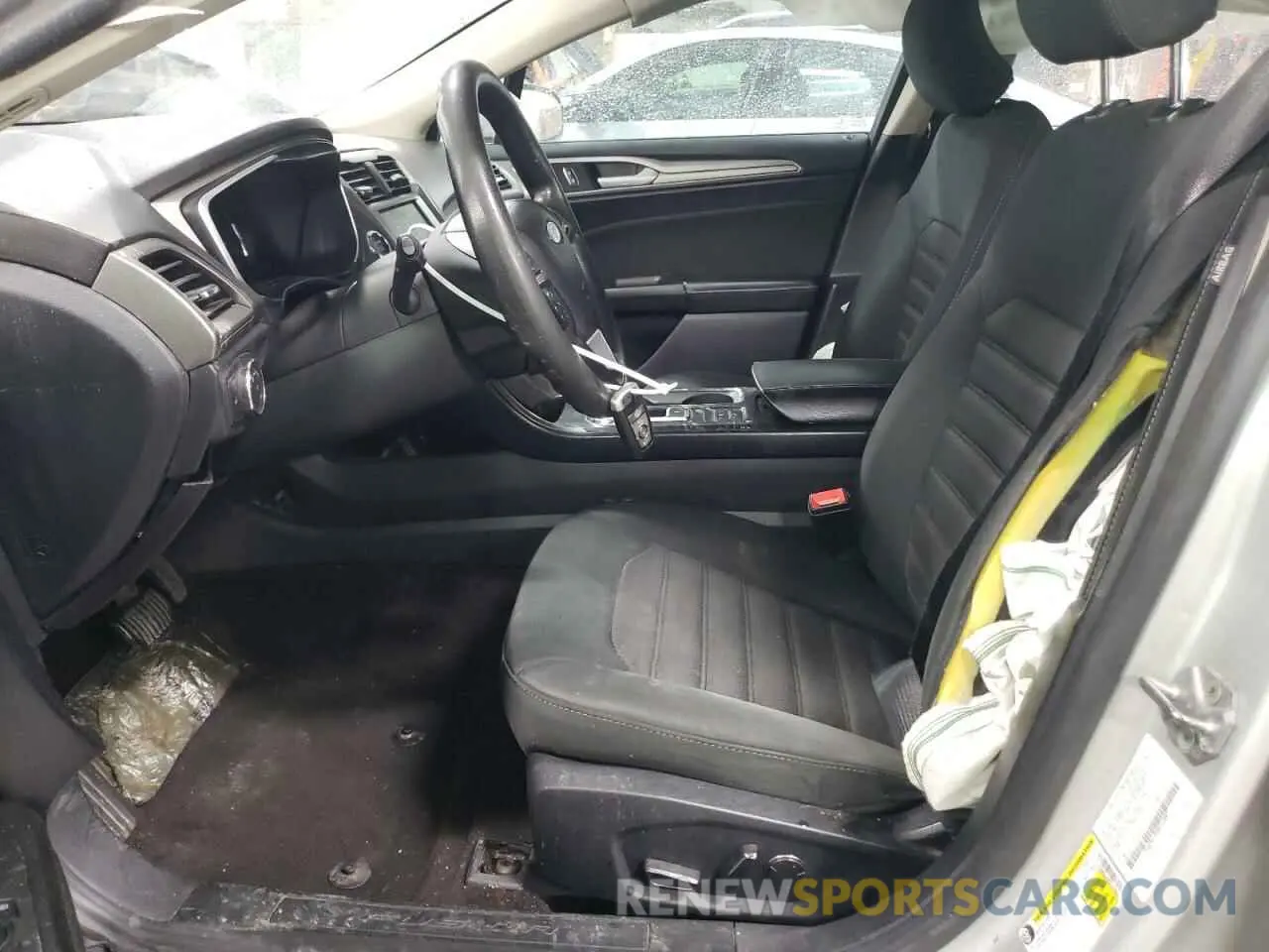 7 Фотография поврежденного автомобиля 3FA6P0LU9KR143882 FORD FUSION 2019