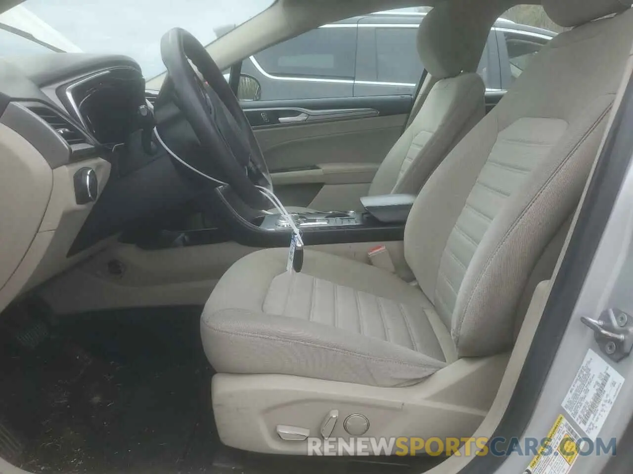 7 Photograph of a damaged car 3FA6P0LU9KR212506 FORD FUSION 2019