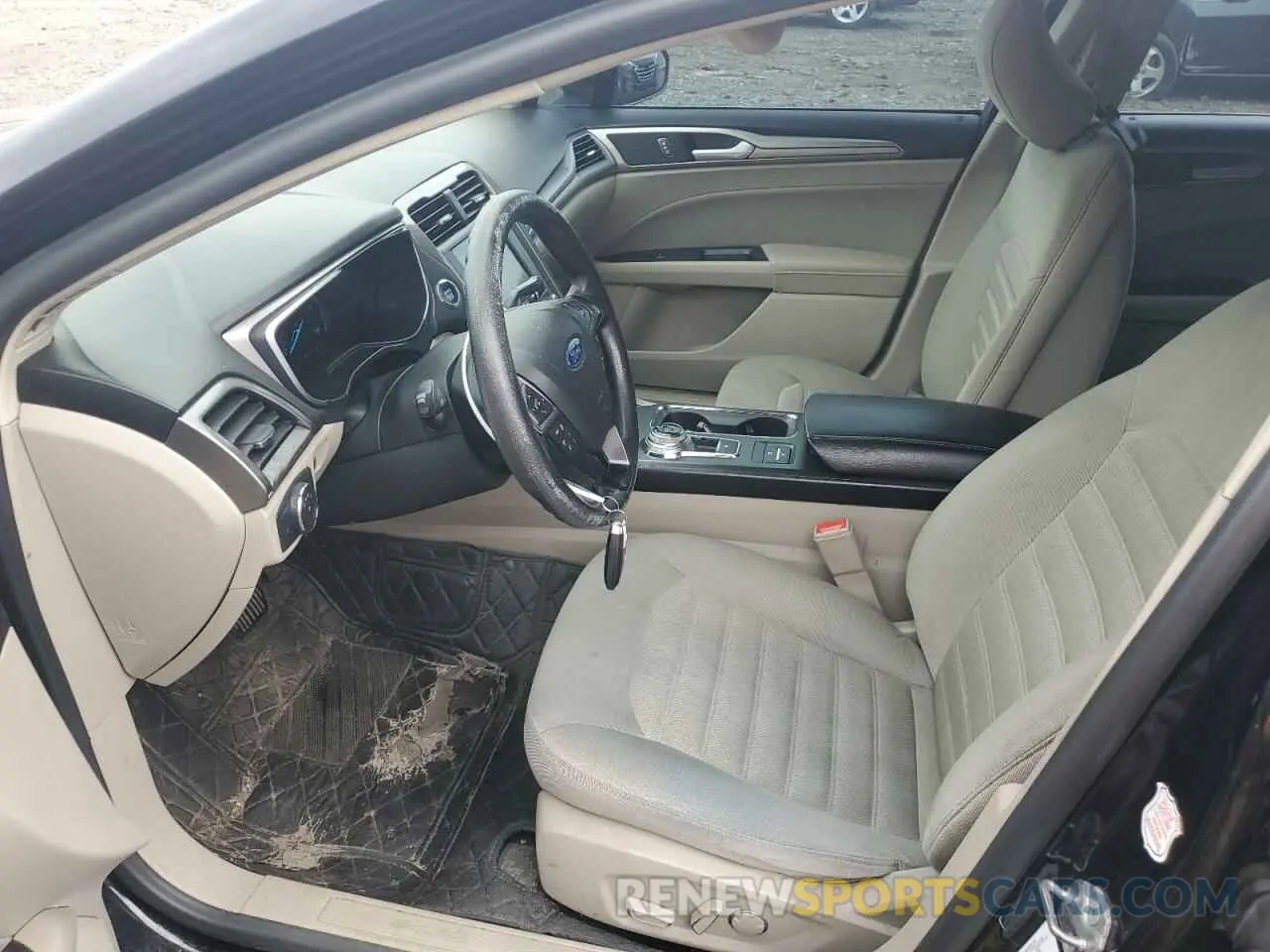 7 Photograph of a damaged car 3FA6P0LU9KR220797 FORD FUSION 2019