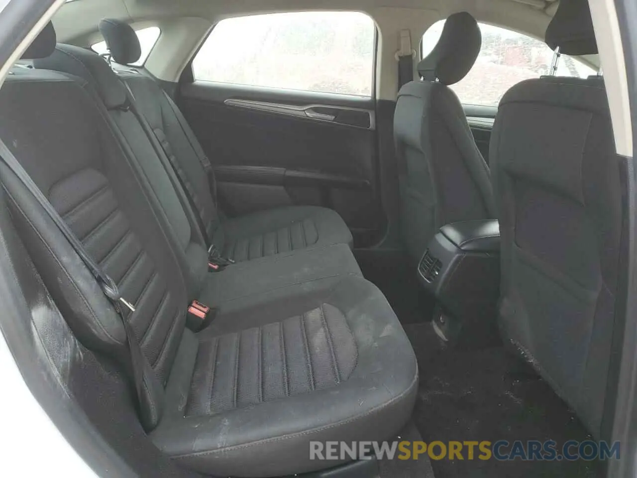 10 Фотография поврежденного автомобиля 3FA6P0LUXKR219349 FORD FUSION 2019