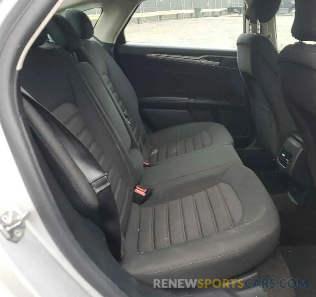 10 Photograph of a damaged car 3FA6P0LUXKR242582 FORD FUSION 2019